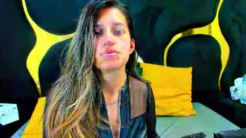 Snapshot of giaroussel chatting on 12.17.25 GiaRoussel online show from 12.17.25