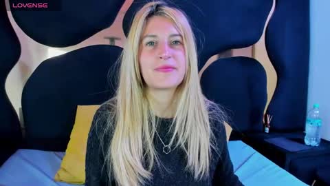 Snapshot of giaroussel chatting on 02.12.26 GiaRoussel online show from 02.12.26