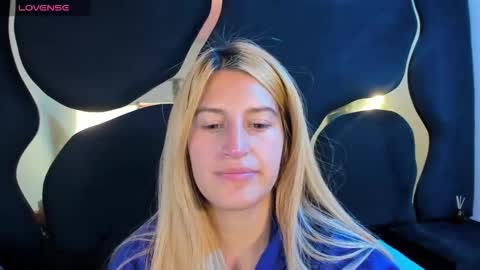 Snapshot of giaroussel chatting on 02.15.26 GiaRoussel online show from 02.15.26