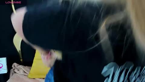 Snapshot of giaroussel chatting on 02.27.26 GiaRoussel online show from 02.27.26