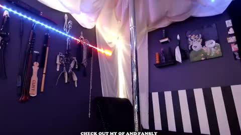 Giggles online show from 11.03.25