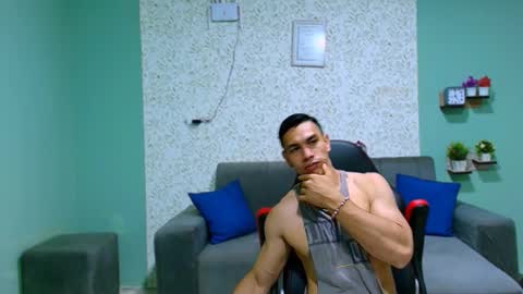 Snapshot of gilbert_marquez chatting on 03.02.25 GILBERT online show from 03.02.25