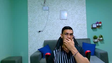 Snapshot of gilbert_marquez chatting on 03.04.25 GILBERT online show from 03.04.25