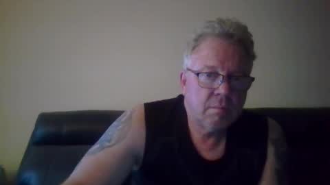 Snapshot of gimmmieoooo chatting on 04.28.26 gimmmieoooo online show from 04.28.26