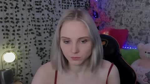 Snapshot of gina_lovelyy chatting on 06.18.26 Gina online show from 06.18.26
