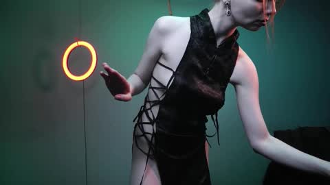        im expecting 350 thumbs up on my altar   online show from 11.12.25