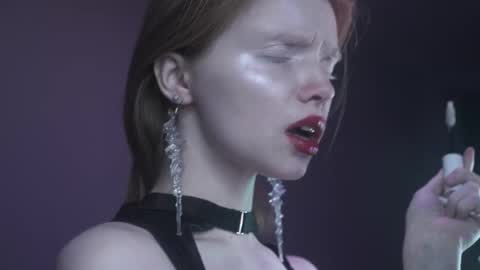        im expecting 350 thumbs up on my altar   online show from 12.21.25