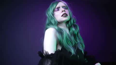        im expecting 350 thumbs up on my altar   online show from 03.27.26