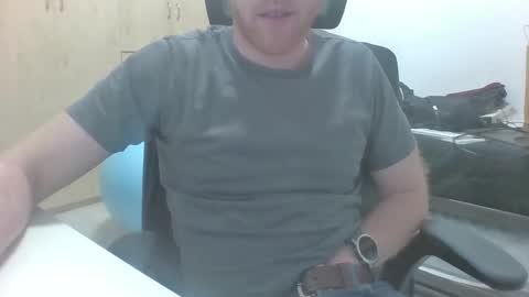 Snapshot of ginger_xxx chatting on 05.10.26 mike online show from 05.10.26