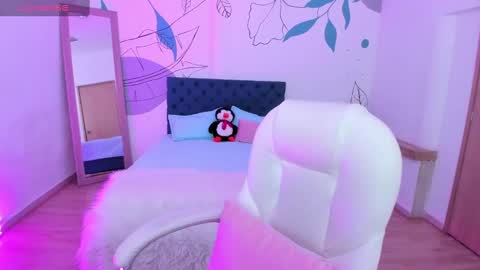 Snapshot of gio_palacios chatting on 12.18.24 Gio online show from 12.18.24