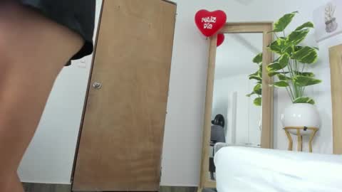 G I S E P L A online show from 02.19.25