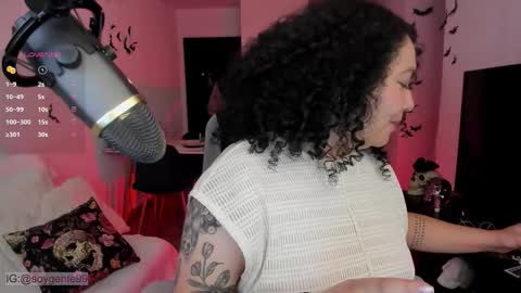 Snapshot of girl_inline chatting on 10.24.25 girl_inline online show from 10.24.25