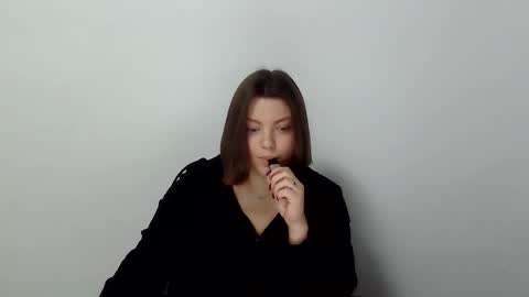 girl_leya online show from 11.26.25