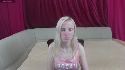 Snapshot of girl_summer97 chatting on 05.29.26 Katia online show from 05.29.26