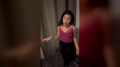 Snapshot of girldulce045 chatting on 02.17.26 girldulce045 online show from 02.17.26