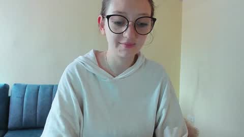 Maze    Thumbs up online show from 01.04.25