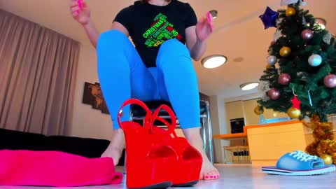 Snapshot of girlsquirts_ chatting on 12.23.24 GIRLSQUIRTS FOLLOW ME online show from 12.23.24