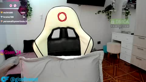 Snapshot of gisellasweet chatting on 04.18.26 Gisella online show from 04.18.26
