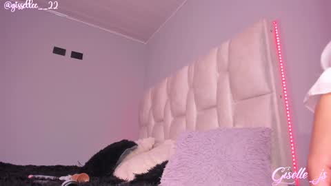 Instagram gisellee  22  online show from 03.10.25