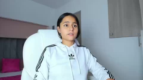 GISELLE ROLDAN online show from 09.13.25