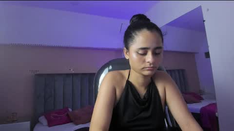 GISELLE ROLDAN online show from 05.27.26