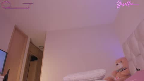 Snapshot of gisellee__ chatting on 06.02.26 online show from 06.02.26