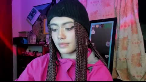 Snapshot of giulietta_mon chatting on 12.18.24 Giulietta online show from 12.18.24