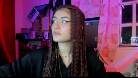 Snapshot of giulietta_mon chatting on 12.19.24 Giulietta online show from 12.19.24