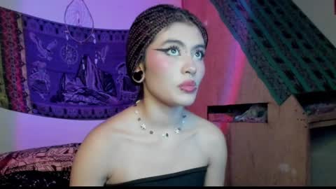 Snapshot of giulietta_mon chatting on 01.05.25 Giulietta online show from 01.05.25