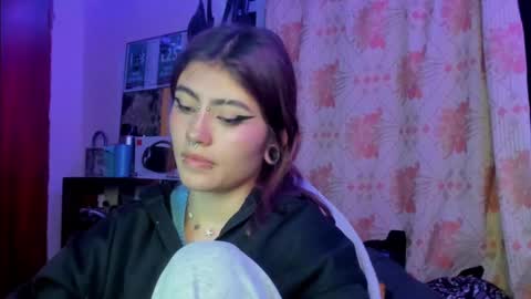 Snapshot of giulietta_mon chatting on 01.29.25 Giulietta online show from 01.29.25