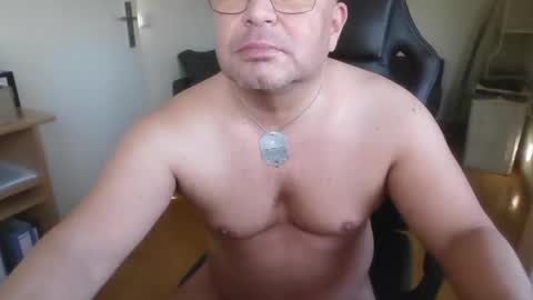 Snapshot of giulio203 chatting on 12.29.24 giulio203 online show from 12.29.24