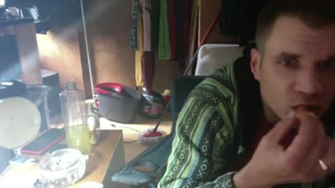 Snapshot of gizmomaster chatting on 06.13.26 dutch rave guy c2c dutch online show from 06.13.26