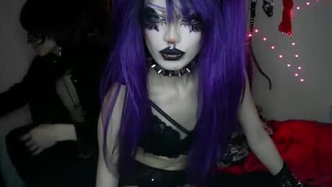 Snapshot of gl00my_gh0ul chatting on 12.19.25 Gloomy online show from 12.19.25