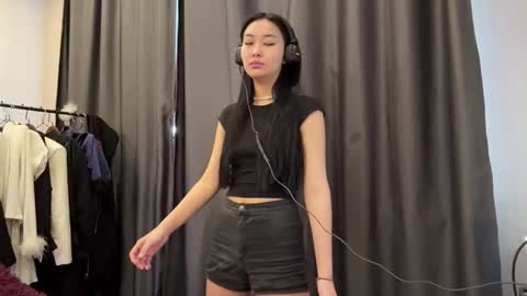 Mia online show from 03.23.26