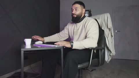 Matthew .. for short call me Matt online show from 11.01.25