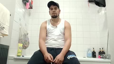 Snapshot of glitch117485 chatting on 11.16.25 glitch117485 online show from 11.16.25