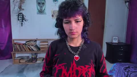 Snapshot of glitch_doll chatting on 10.18.25 NYX online show from 10.18.25