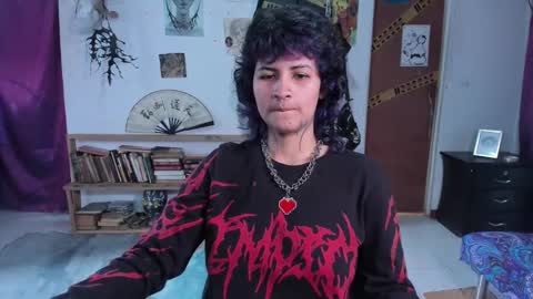 Snapshot of glitch_doll chatting on 10.25.25 NYX online show from 10.25.25