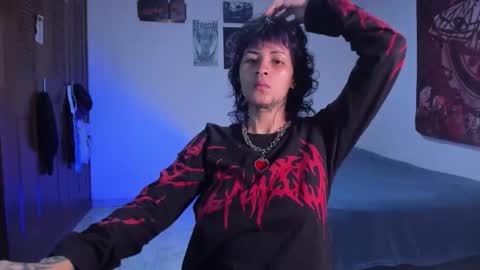 Snapshot of glitch_doll chatting on 11.10.25 NYX online show from 11.10.25