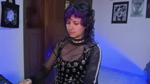 Snapshot of glitch_doll chatting on 11.25.25 NYX online show from 11.25.25