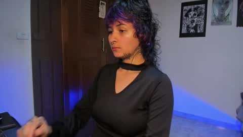 Snapshot of glitch_doll chatting on 12.03.25 NYX online show from 12.03.25