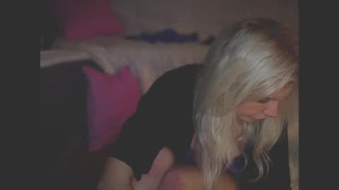 Snapshot of glitterbunnypeach chatting on 04.16.26 Bunny online show from 04.16.26