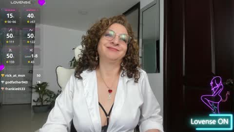 Snapshot of gloriacrespo chatting on 02.06.25 gloriacrespo online show from 02.06.25