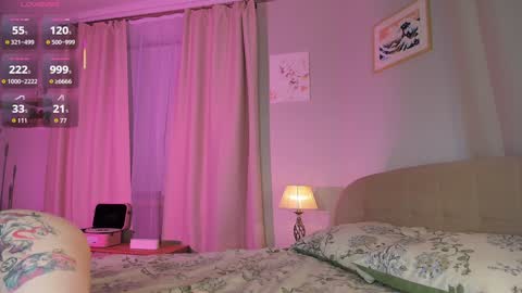 Snapshot of glowhub_ chatting on 02.21.26 Ann Eliz and Gigi online show from 02.21.26