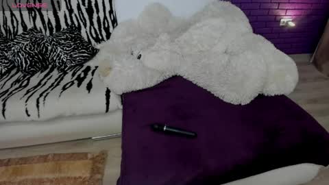 Snapshot of glowmimi chatting on 05.15.26 Mia online show from 05.15.26