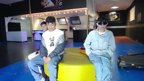 THOMAS AND DAMIAND online show from 01.26.25