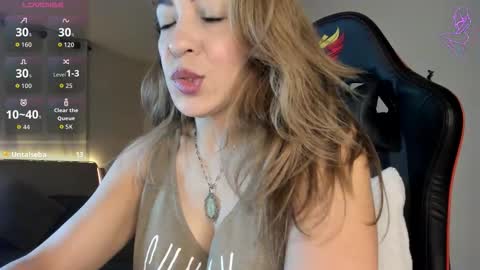 Snapshot of goddess_khaleesi chatting on 02.11.26 Khaleesi online show from 02.11.26