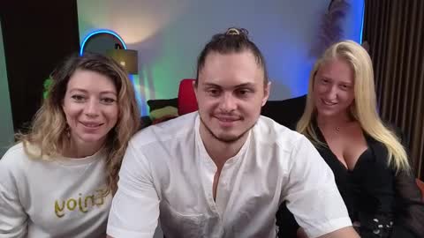 Snapshot of goddess_marylin chatting on 12.07.24   330 UTC2 girls   online show from 12.07.24