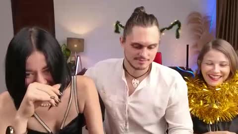 Snapshot of goddess_marylin chatting on 12.24.24   330 UTC2 girls   online show from 12.24.24