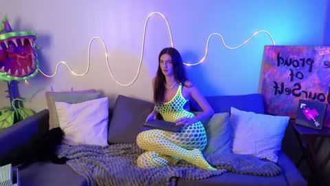 Snapshot of goddess_marylin chatting on 01.21.25   330 UTC2 girls   online show from 01.21.25
